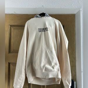 Taylor Swift with crochet